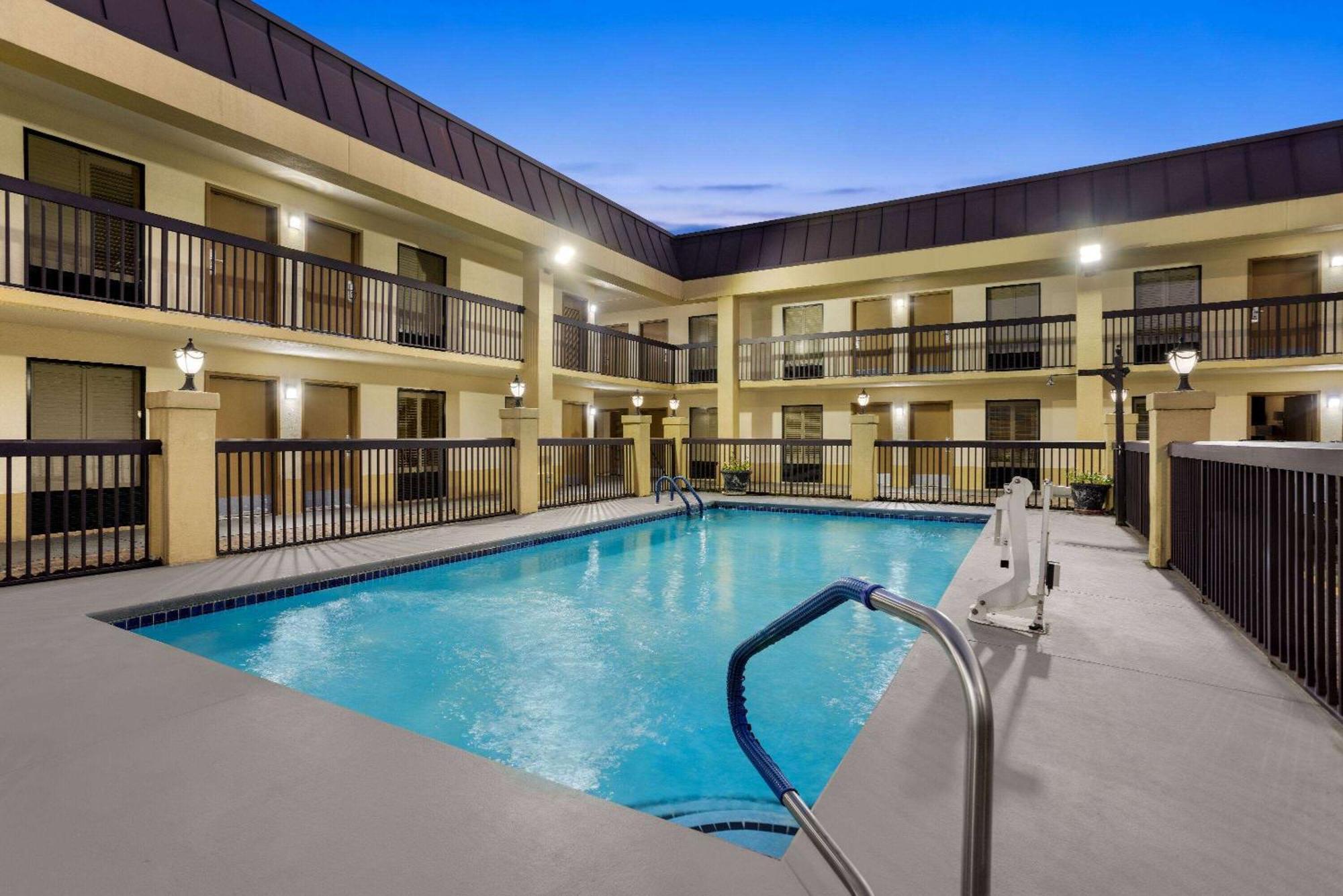 Hotel Baymont By Wyndham Griffin Extérieur photo